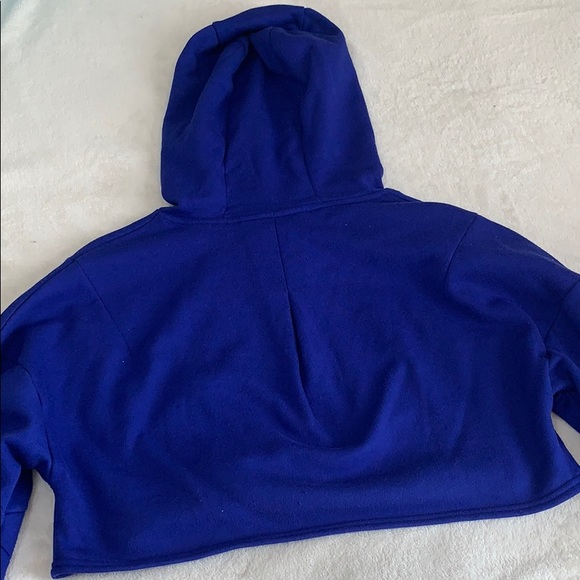 ALO YOGA EXTREME CROP HOODIE - Picture 10 of 13